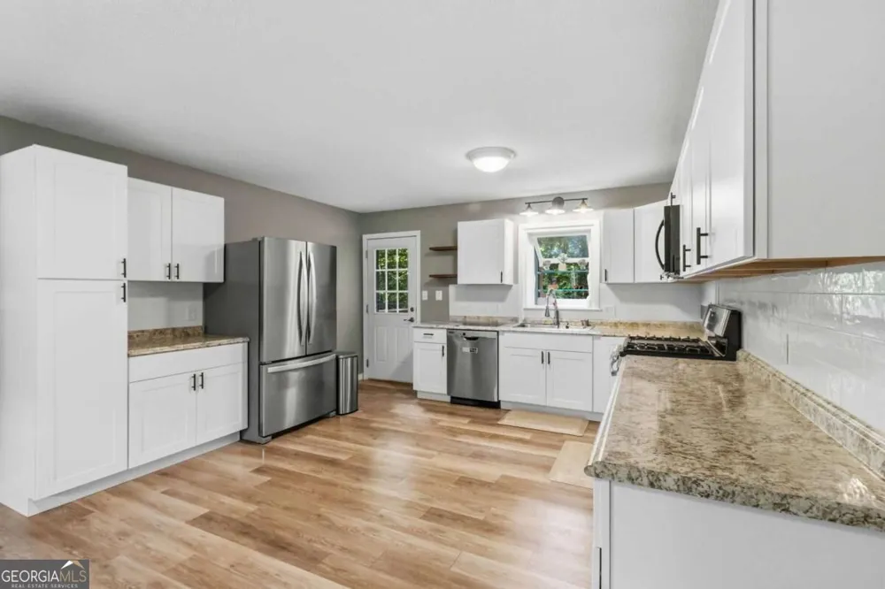 606 Echo LN Woodstock, GA 30189