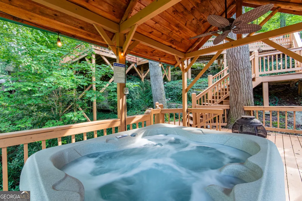 55 River Bend LN Blue Ridge, GA 30513
