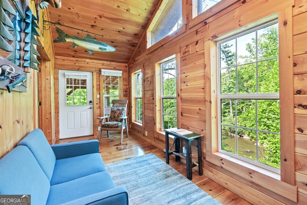 55 River Bend LN Blue Ridge, GA 30513