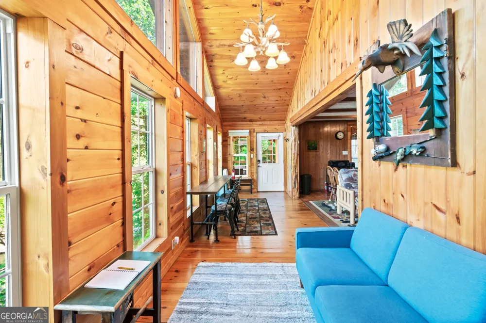 55 River Bend LN Blue Ridge, GA 30513