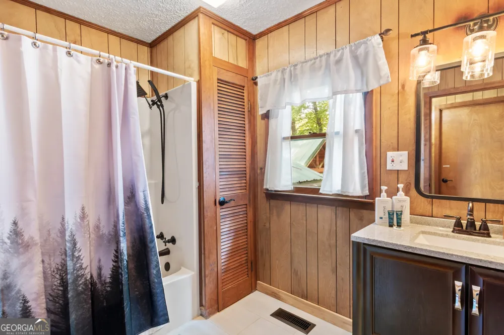 55 River Bend LN Blue Ridge, GA 30513