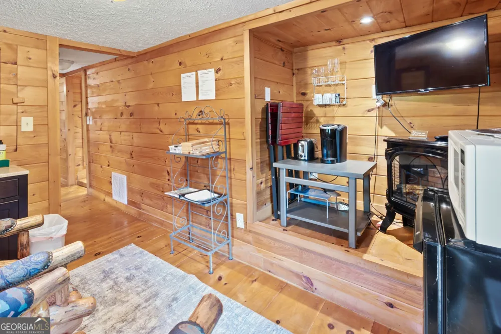 55 River Bend LN Blue Ridge, GA 30513