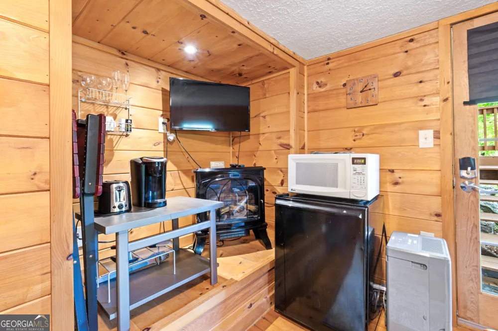 55 River Bend LN Blue Ridge, GA 30513
