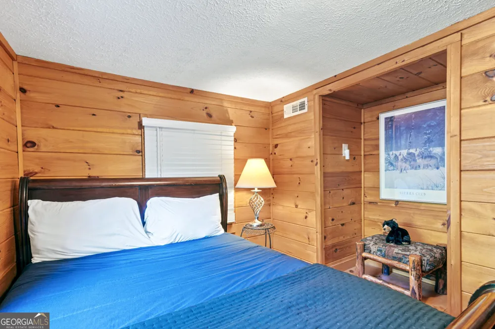 55 River Bend LN Blue Ridge, GA 30513