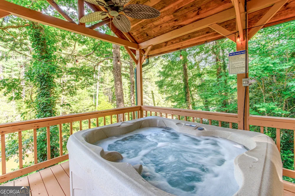 55 River Bend LN Blue Ridge, GA 30513