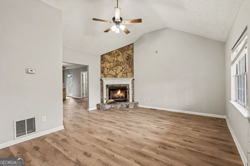 253 Ruth DR Newnan, GA 30265