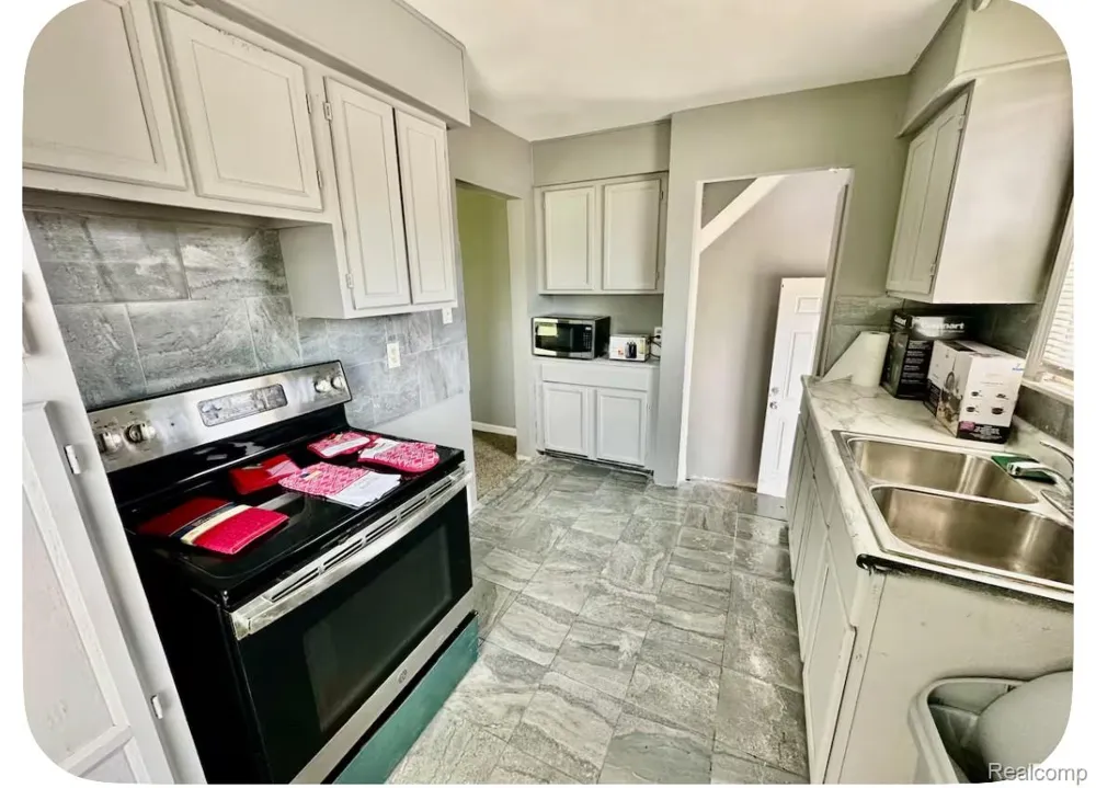19129 Strasburg Street Detroit City, MI 48205