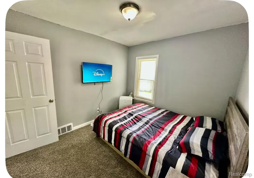19129 Strasburg Street Detroit City, MI 48205