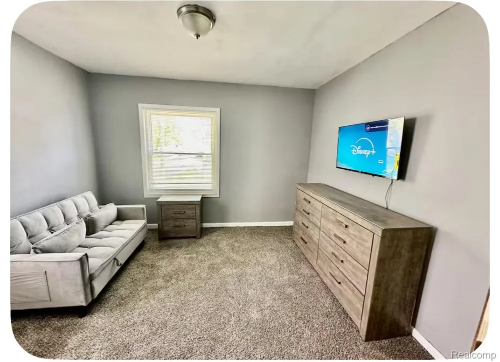 19129 Strasburg Street Detroit City, MI 48205