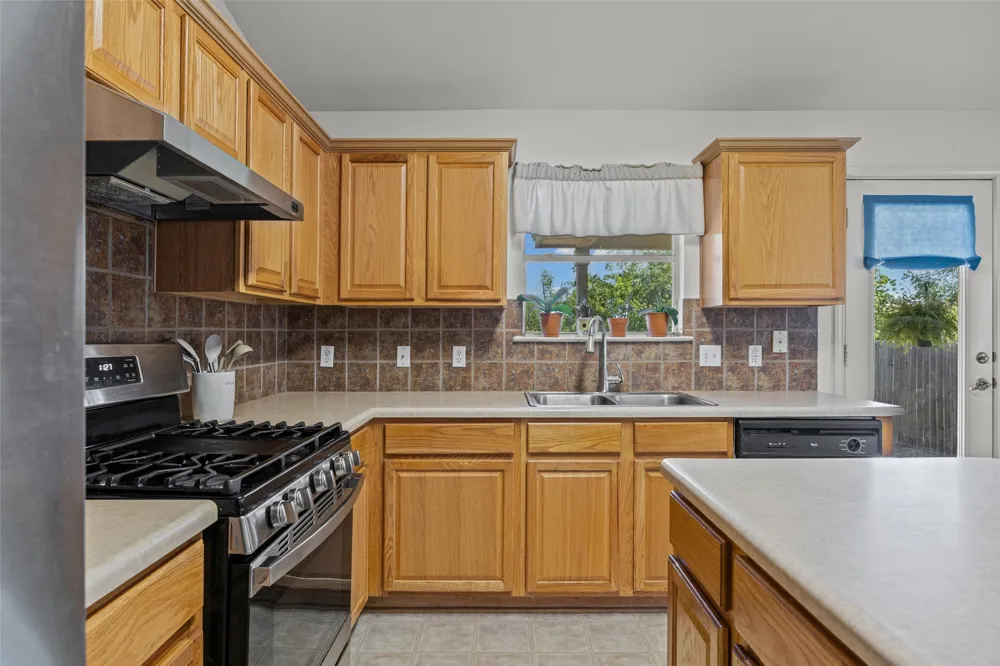 1109 Chardonnay Crossing Leander, TX 78641