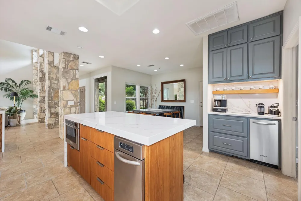 917 Challenger Lakeway, TX 78734