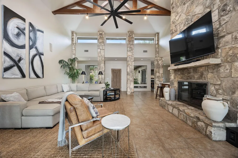 917 Challenger Lakeway, TX 78734