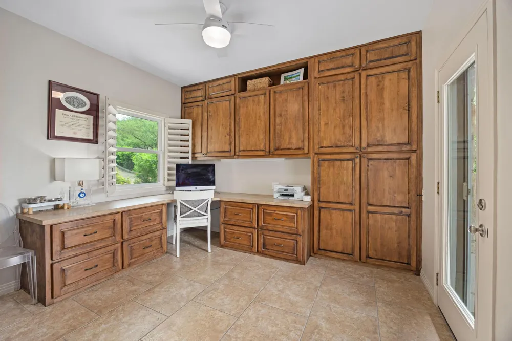 917 Challenger Lakeway, TX 78734