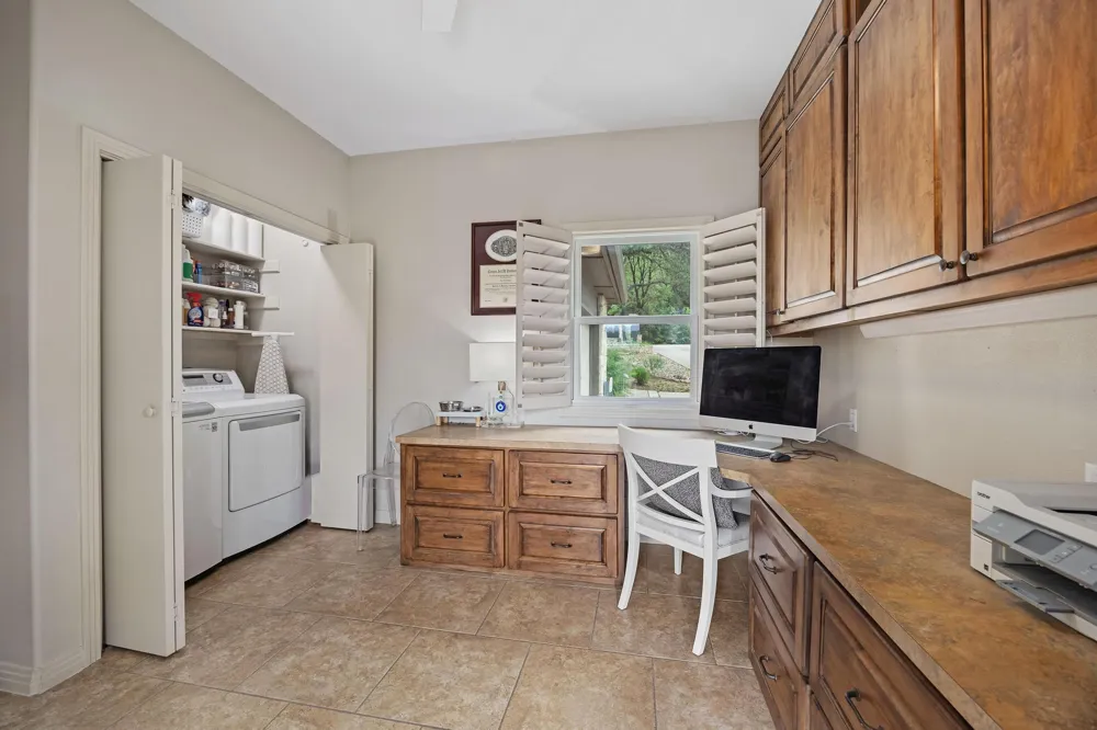 917 Challenger Lakeway, TX 78734