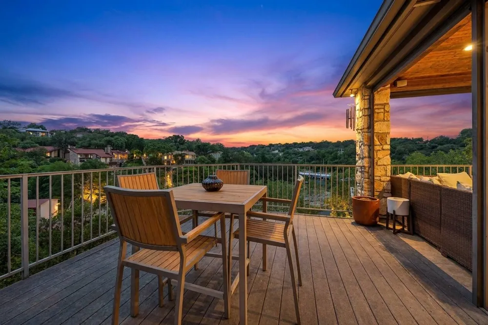 917 Challenger Lakeway, TX 78734
