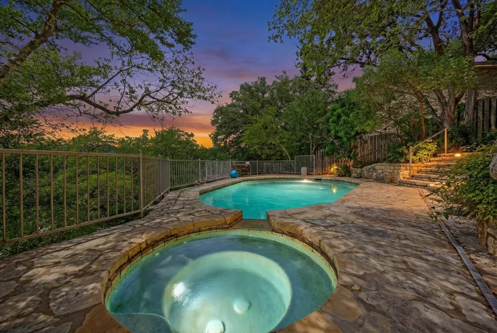 917 Challenger Lakeway, TX 78734
