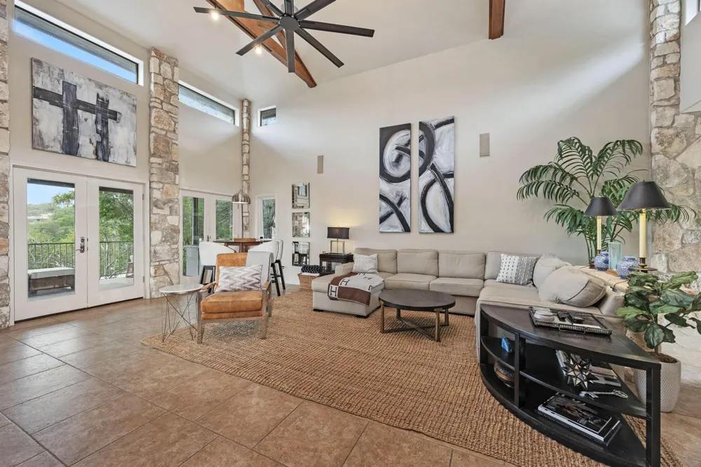 917 Challenger Lakeway, TX 78734