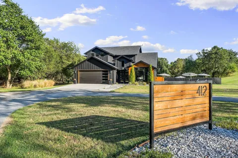 412 NW Cowan Avenue