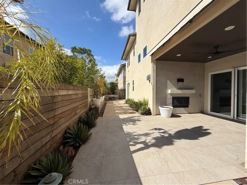 64 Chasma Irvine, CA 92618