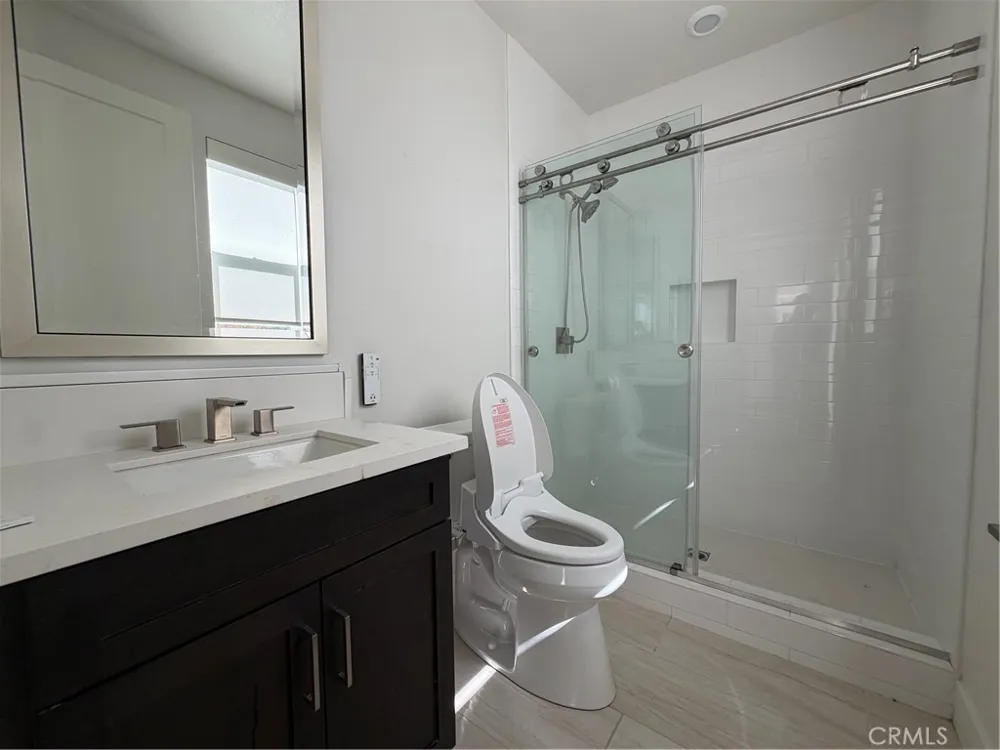 64 Chasma Irvine, CA 92618