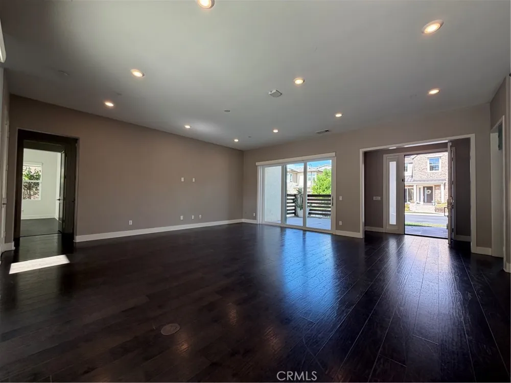 64 Chasma Irvine, CA 92618