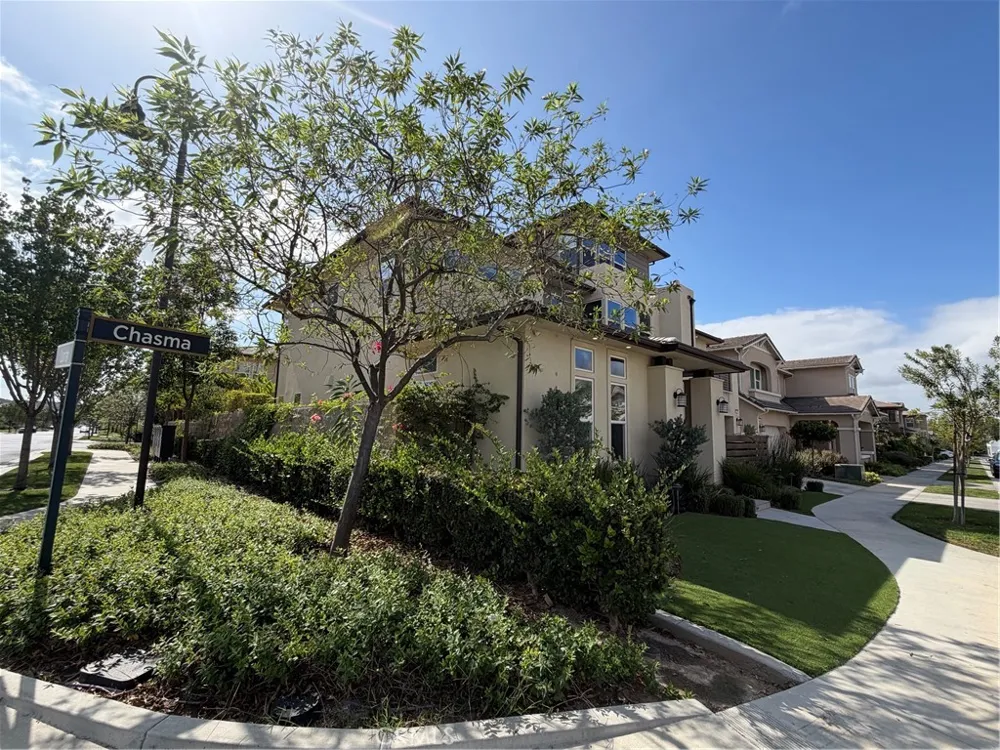 64 Chasma Irvine, CA 92618