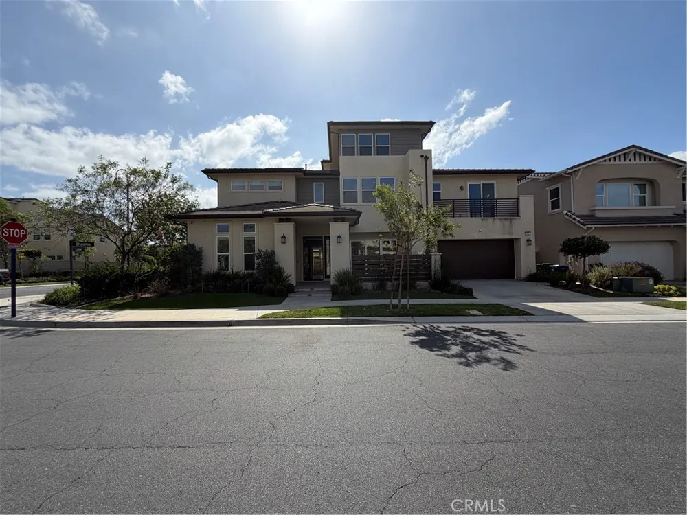 64 Chasma Irvine, CA 92618