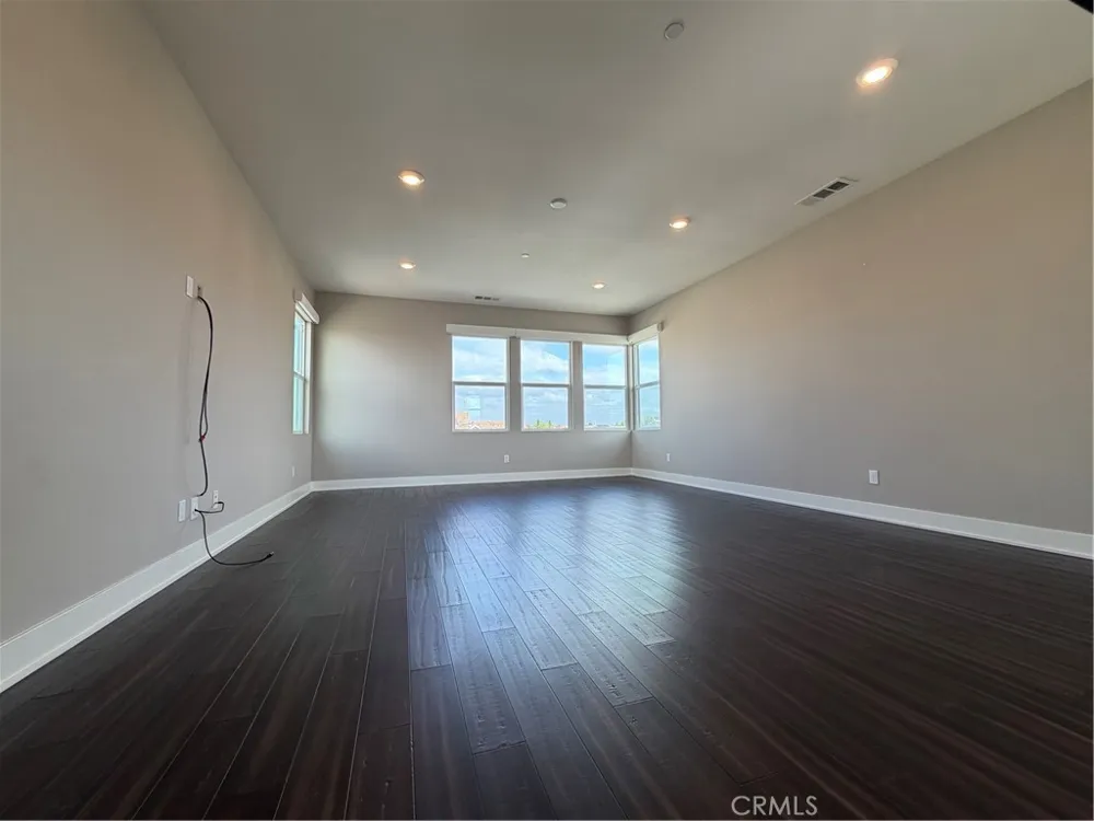 64 Chasma Irvine, CA 92618