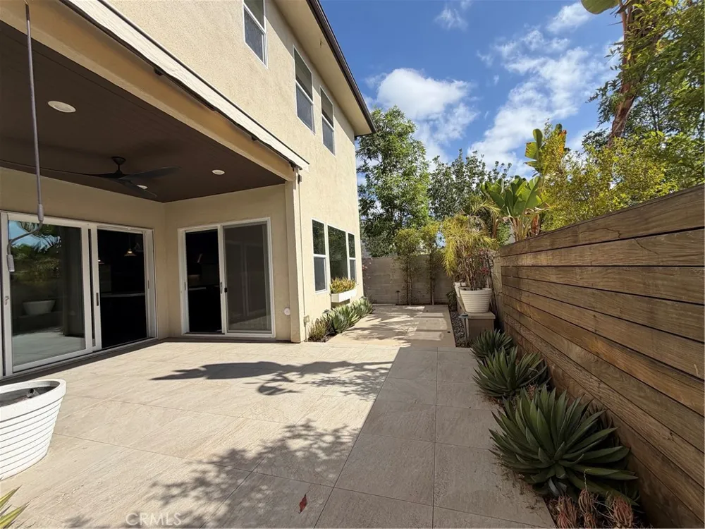 64 Chasma Irvine, CA 92618