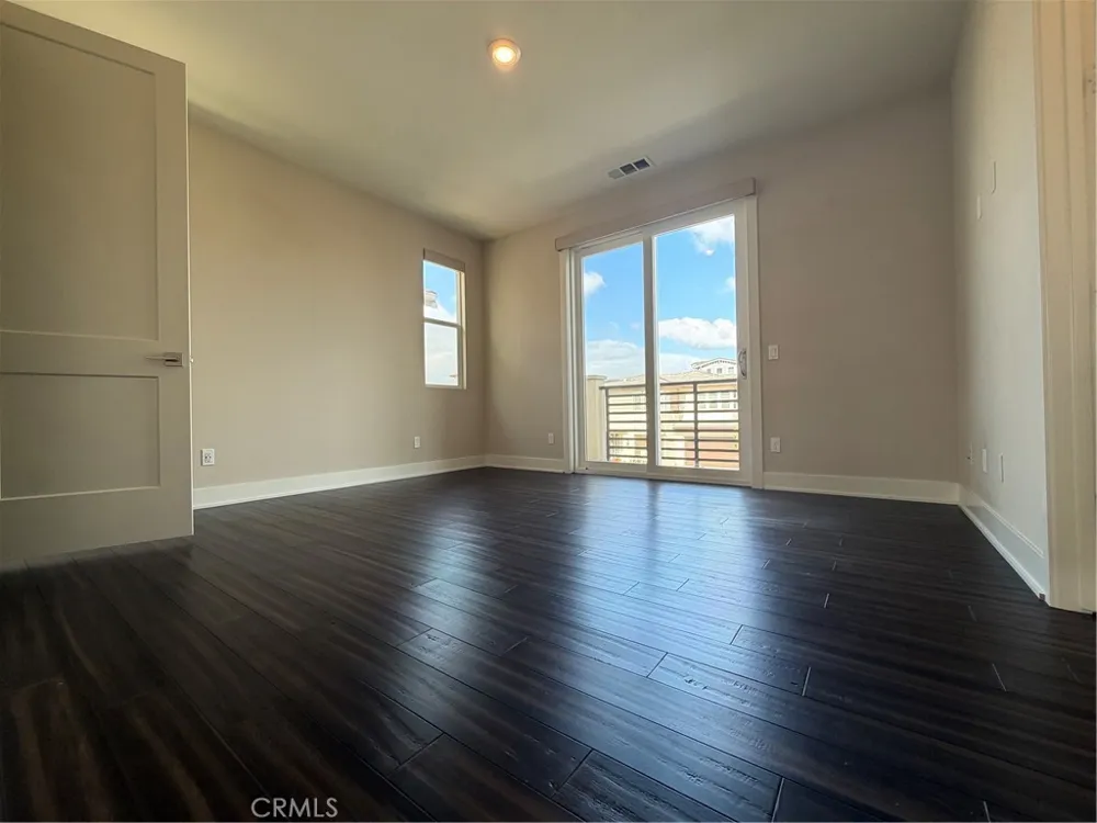 64 Chasma Irvine, CA 92618