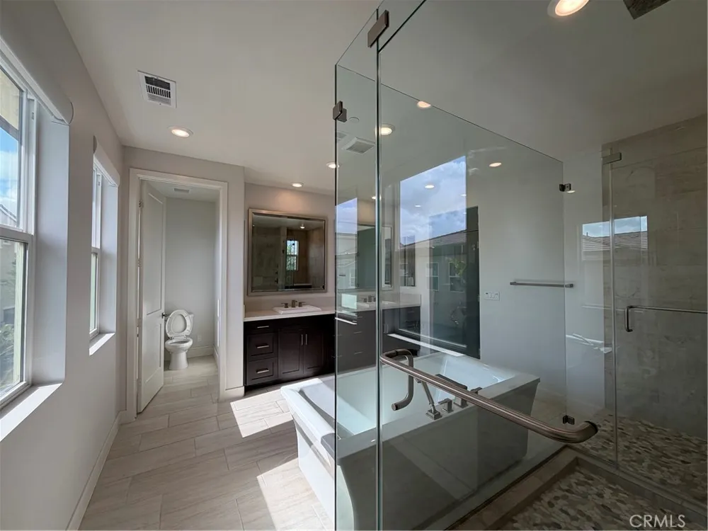 64 Chasma Irvine, CA 92618