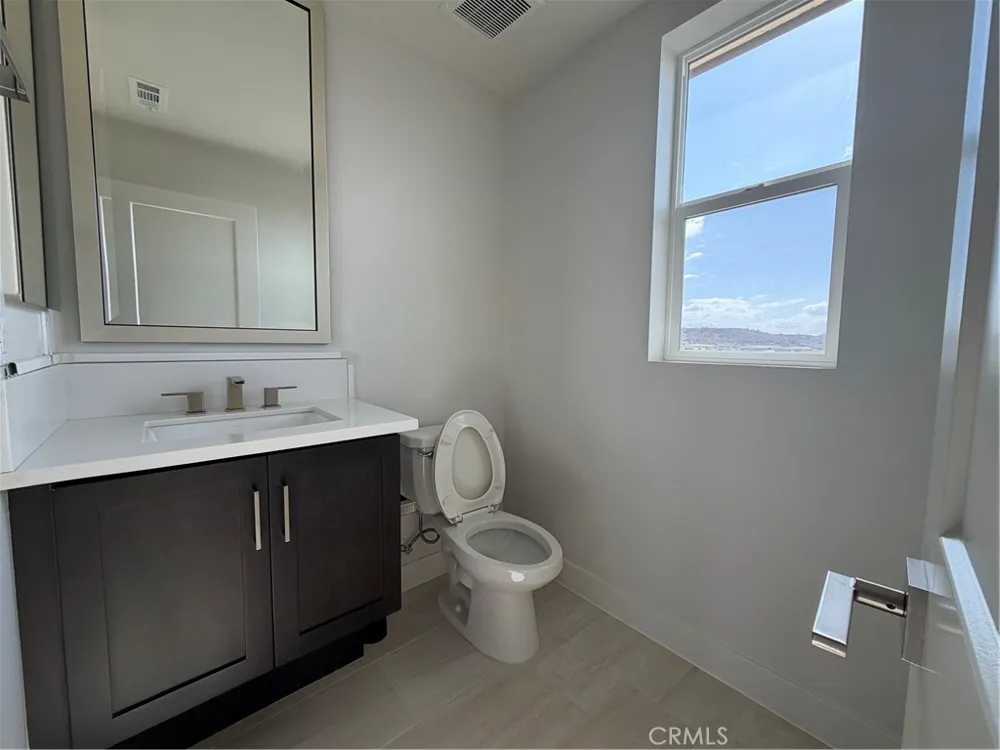 64 Chasma Irvine, CA 92618