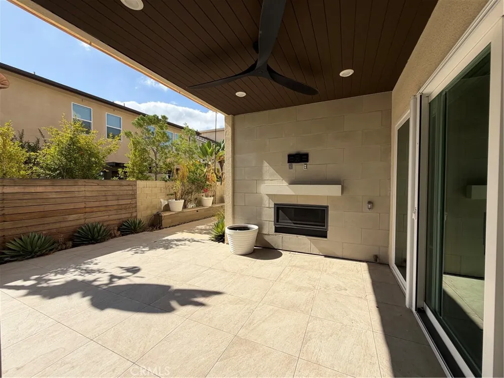 64 Chasma Irvine, CA 92618