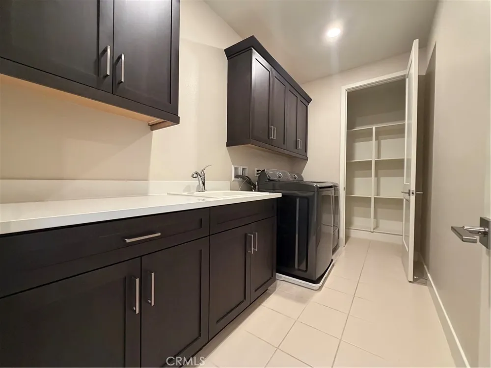 64 Chasma Irvine, CA 92618