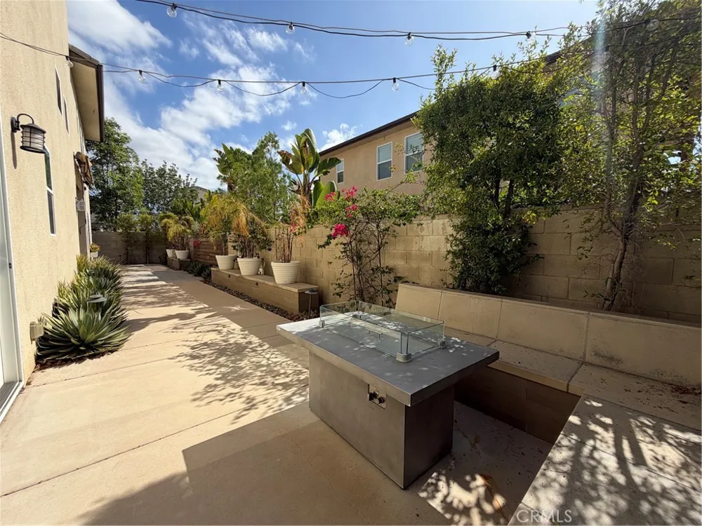 64 Chasma Irvine, CA 92618
