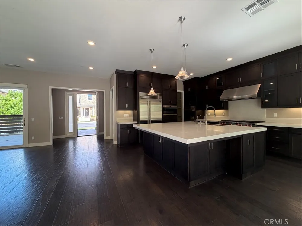 64 Chasma Irvine, CA 92618