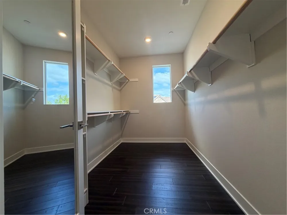 64 Chasma Irvine, CA 92618
