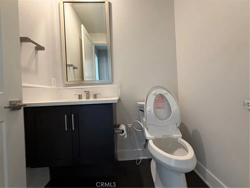 64 Chasma Irvine, CA 92618