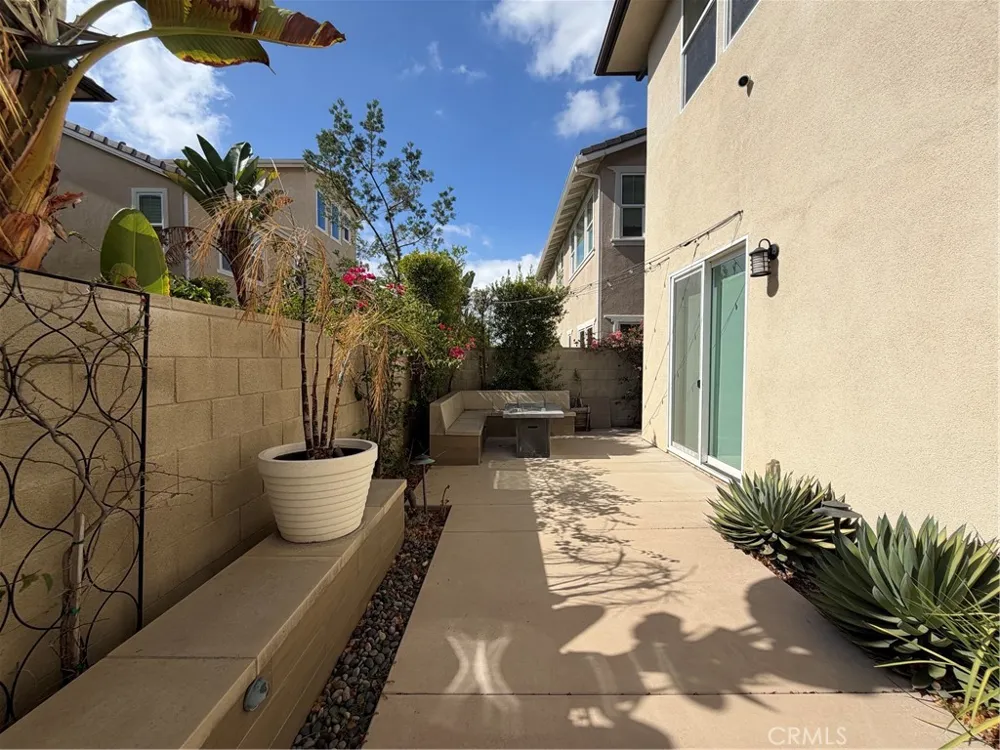 64 Chasma Irvine, CA 92618
