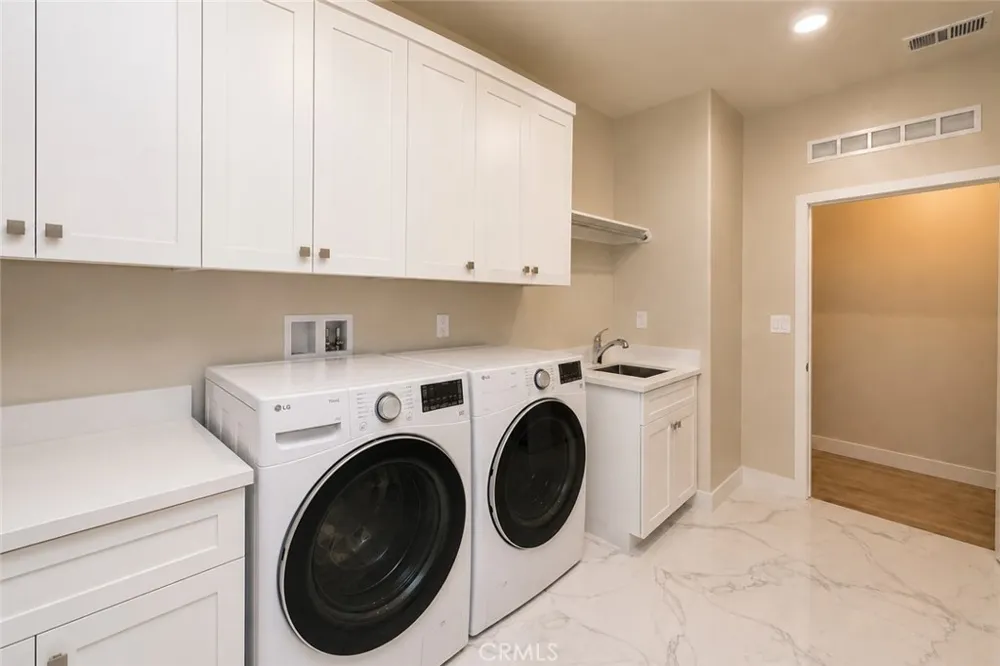 153 Scale Irvine, CA 92618