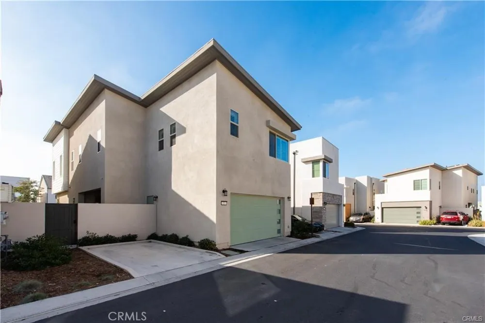 153 Scale Irvine, CA 92618