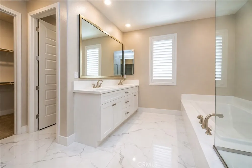 153 Scale Irvine, CA 92618