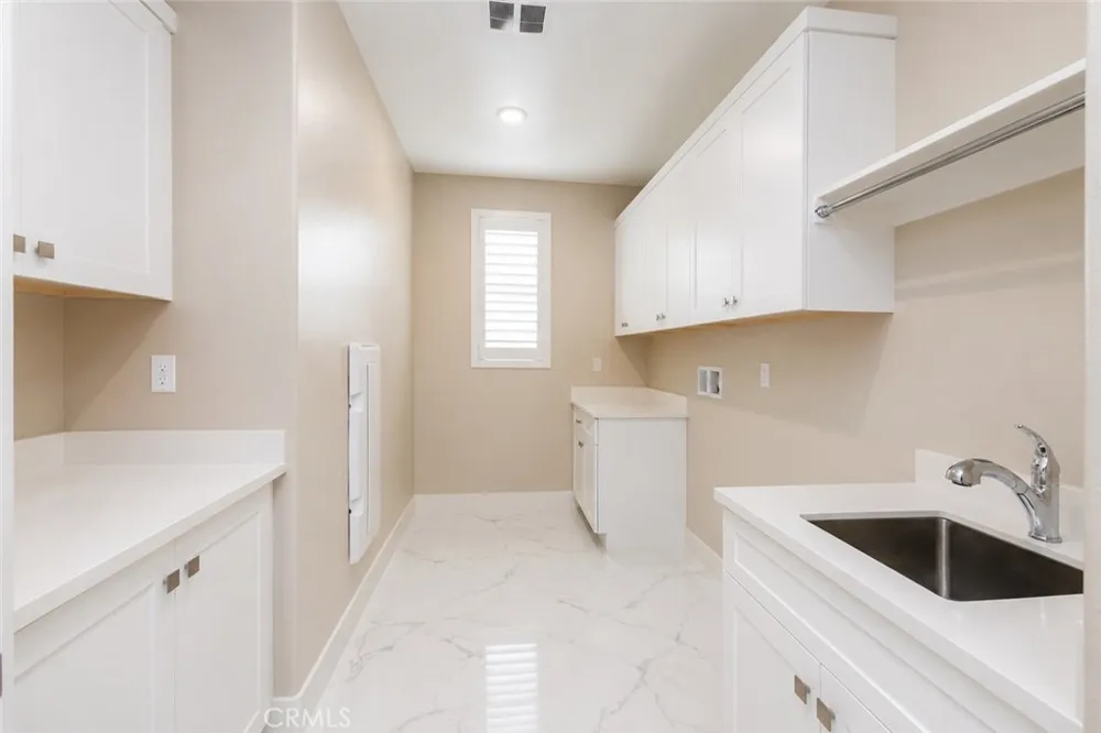 153 Scale Irvine, CA 92618