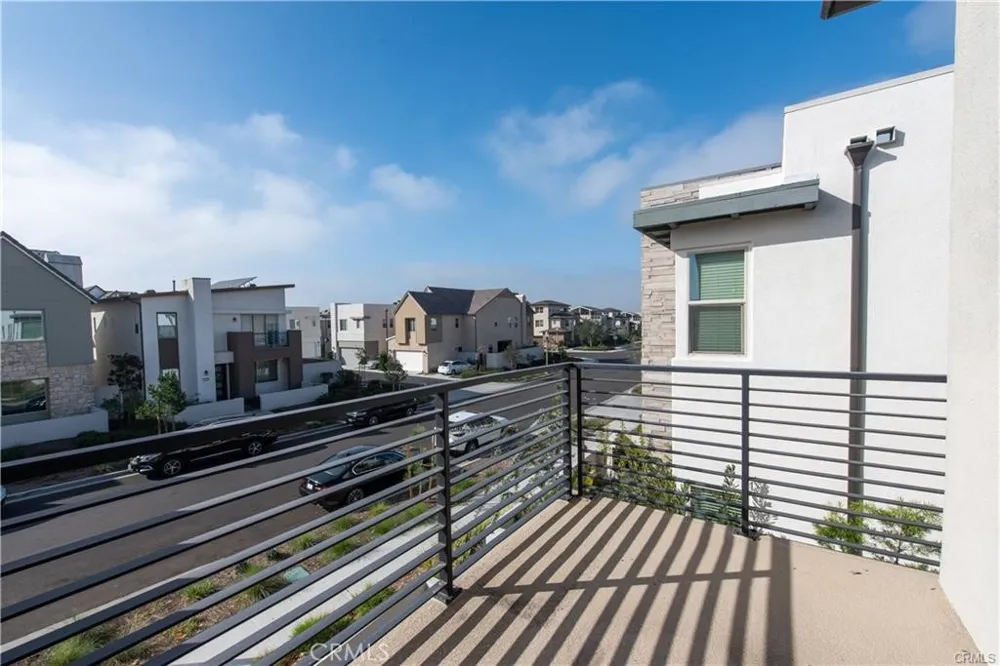 153 Scale Irvine, CA 92618