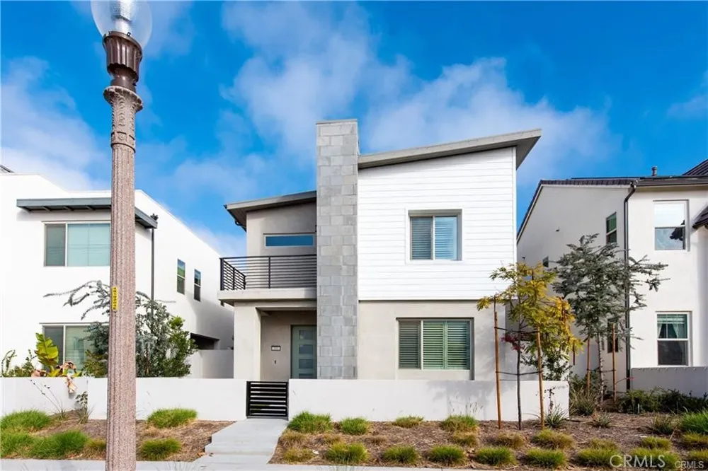 153 Scale Irvine, CA 92618