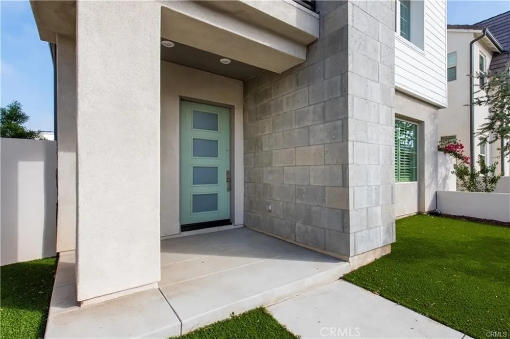 153 Scale Irvine, CA 92618