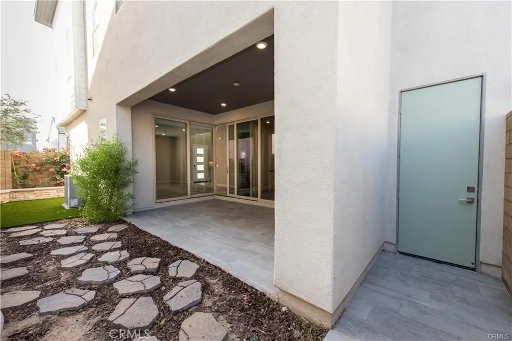 153 Scale Irvine, CA 92618