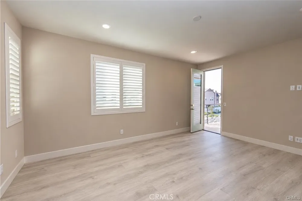 153 Scale Irvine, CA 92618