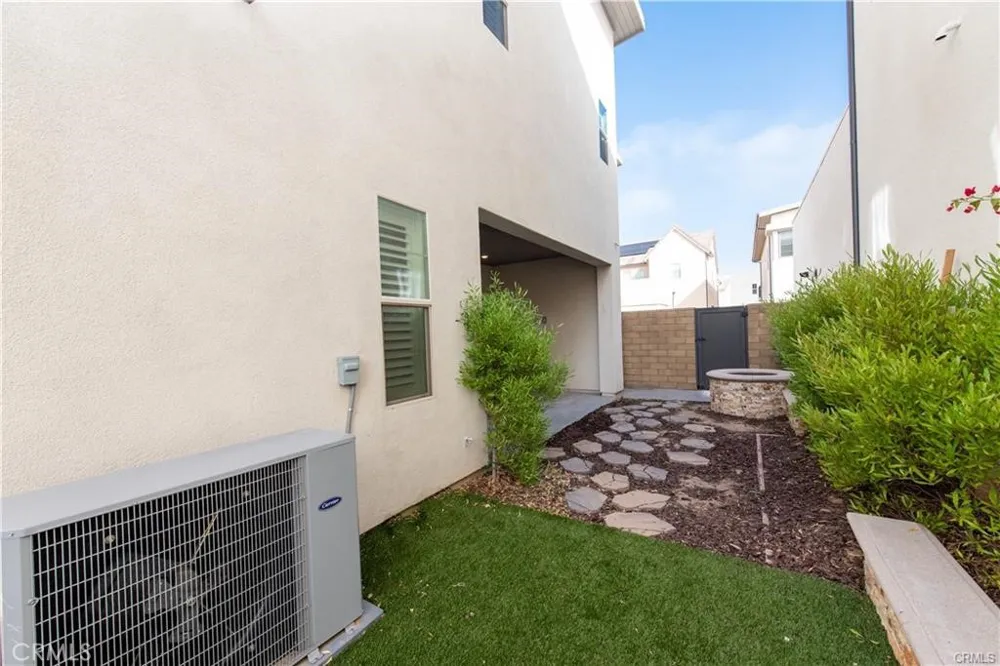 153 Scale Irvine, CA 92618