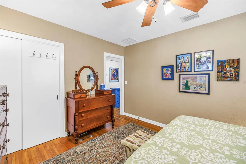 755 39TH AVENUE NE St Petersburg, FL 33703